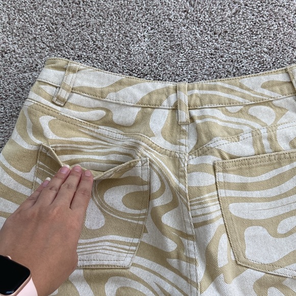 Tiger Mist • Sergio Tan and White Swirl Print Straight Leg Jeans - Picture 9 of 16